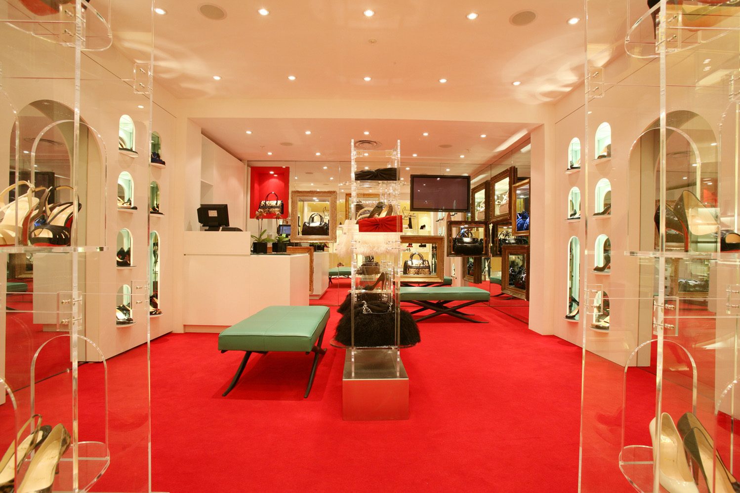 HARVEYNICHOLS-BoutiqueChristianLouboutin.jpg  